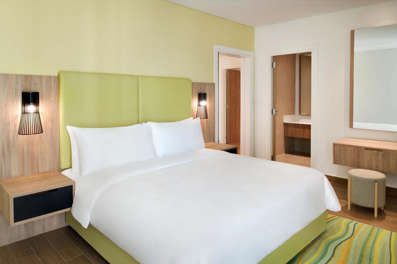 Element By Westin City Center Doha Buitenkant foto A typical bedroom at an extended stay hotel