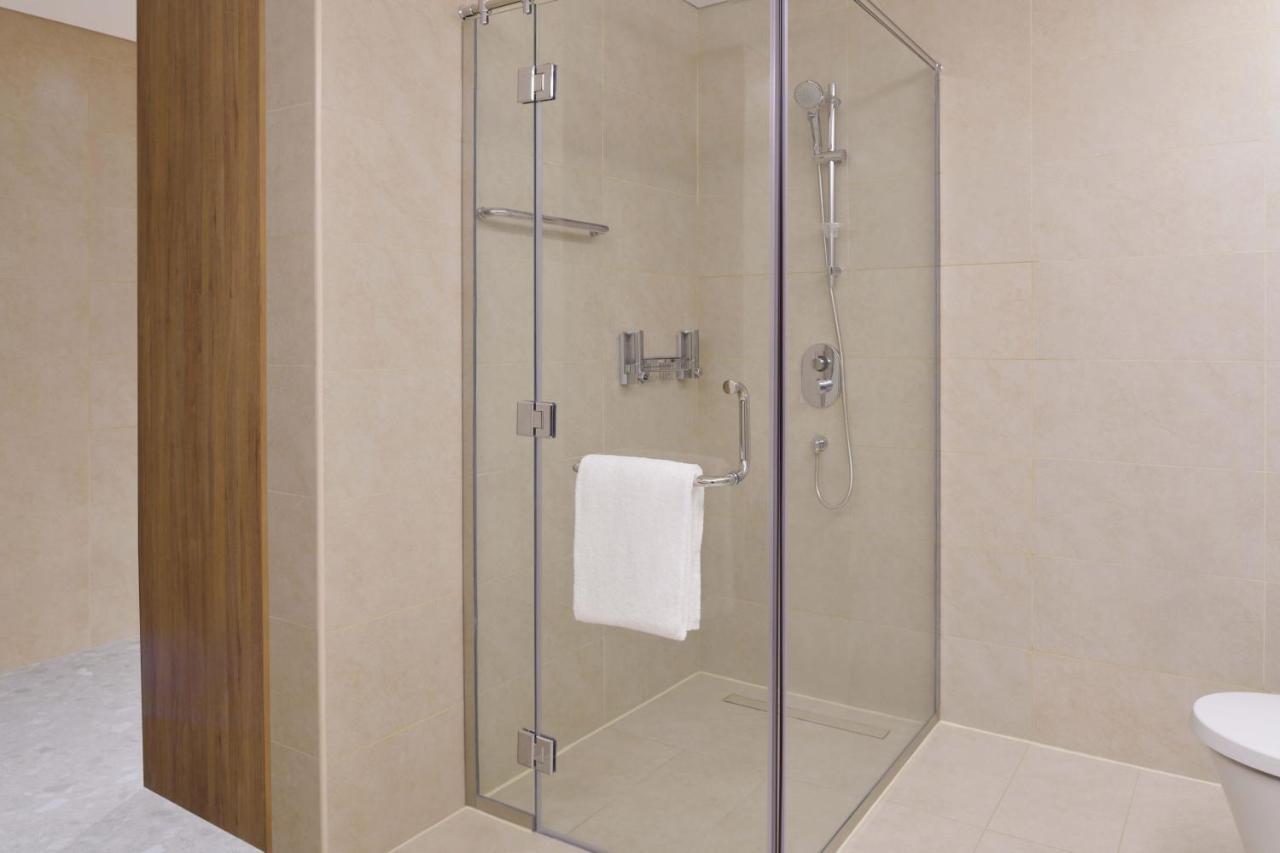 Element By Westin City Center Doha Buitenkant foto A shower enclosure