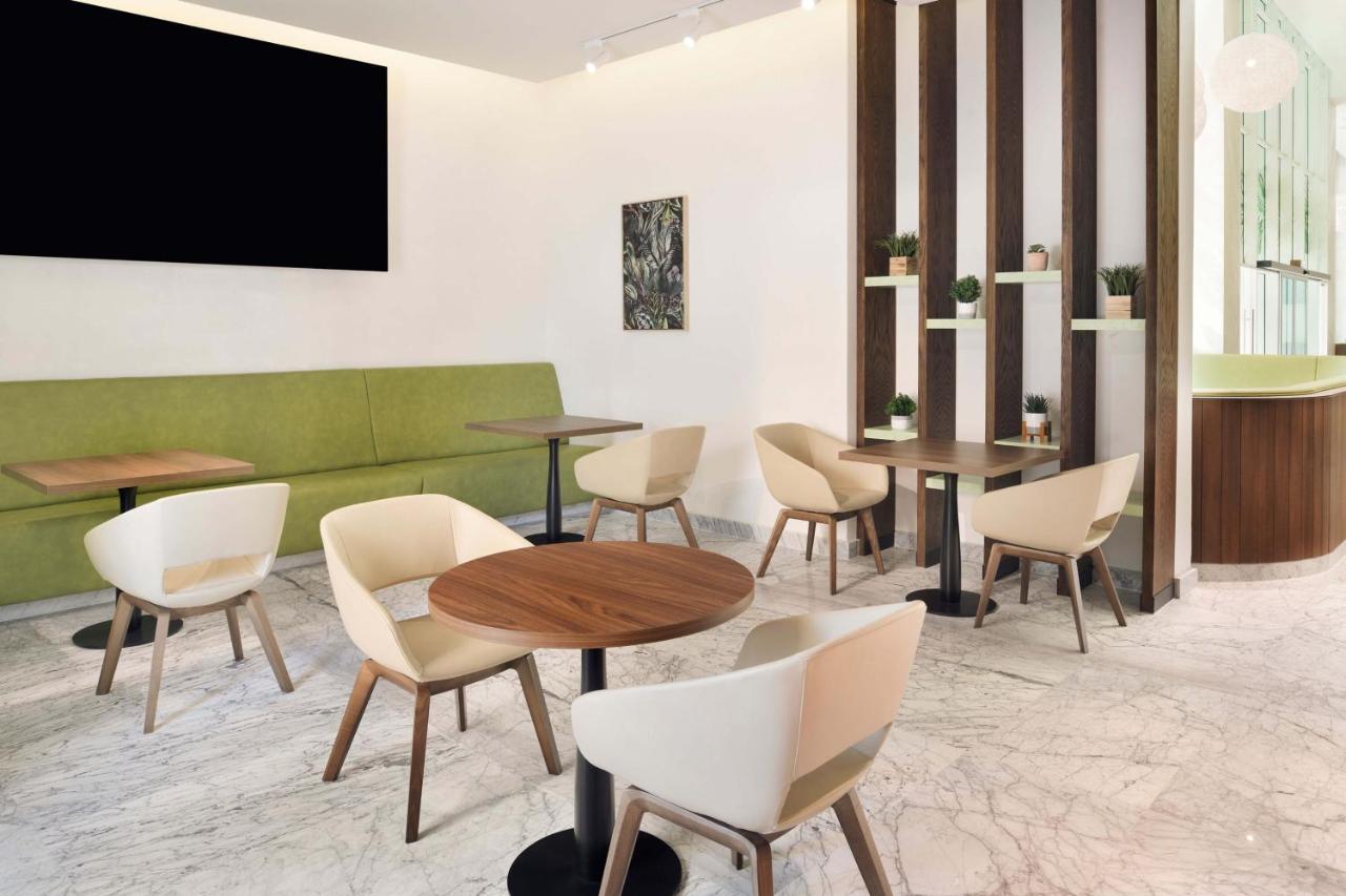 Element By Westin City Center Doha Buitenkant foto The lounge at the airport