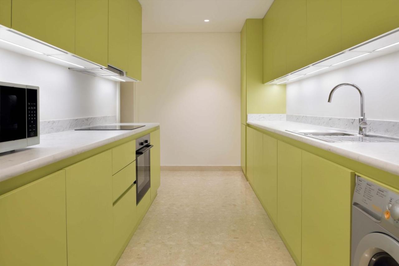 Element By Westin City Center Doha Buitenkant foto A kitchen in a typical apartment
