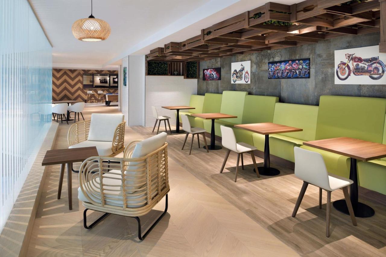 Element By Westin City Center Doha Buitenkant foto The interior of the lounge